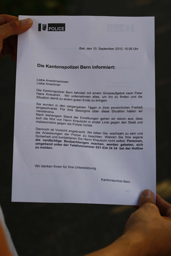 FOTO: PETER GERBER, 10.09.2010, Biel (BE):
Das Flugblatt der Polizei